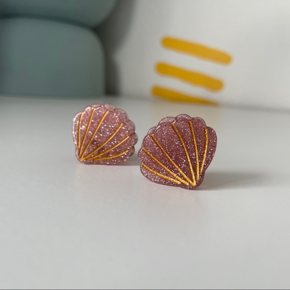 Mini Glittery Acrylic Seashell Hair Clip Claws - Picture 4 of 7